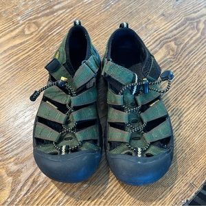 Keen Big Kids Hiking Shoe/Sandal